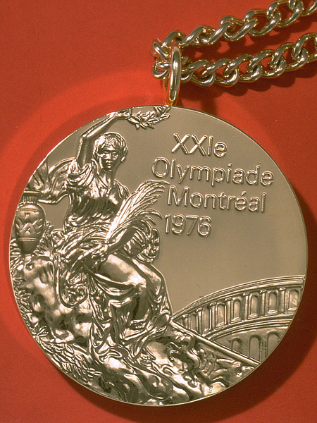 Золотая медаль XXI Летних Олимпийских игр