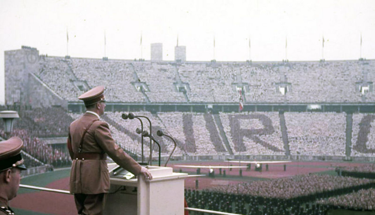 Адольф Гитлер открывает Олимпийские игры в Берлине